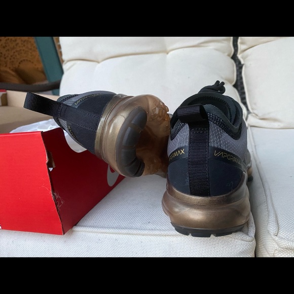 Nike Air VaporMax 2019 Black Metallic Gold - Picture 8 of 11